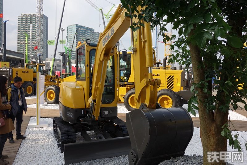 山东临工ER363F挖掘机整机外观