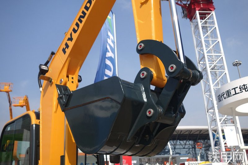 现代R66VS挖掘机局部