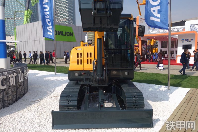 现代R66VS挖掘机整机外观