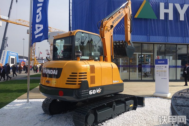 现代R66VS挖掘机整机外观