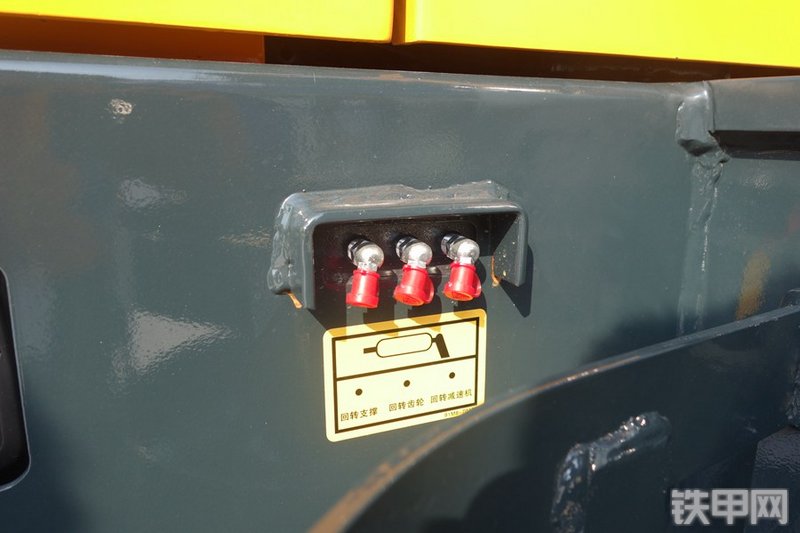 现代R66VS挖掘机局部