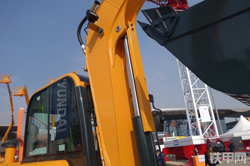 现代R66VS挖掘机局部