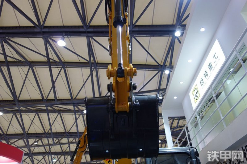 恒特重工HTL130挖掘机局部