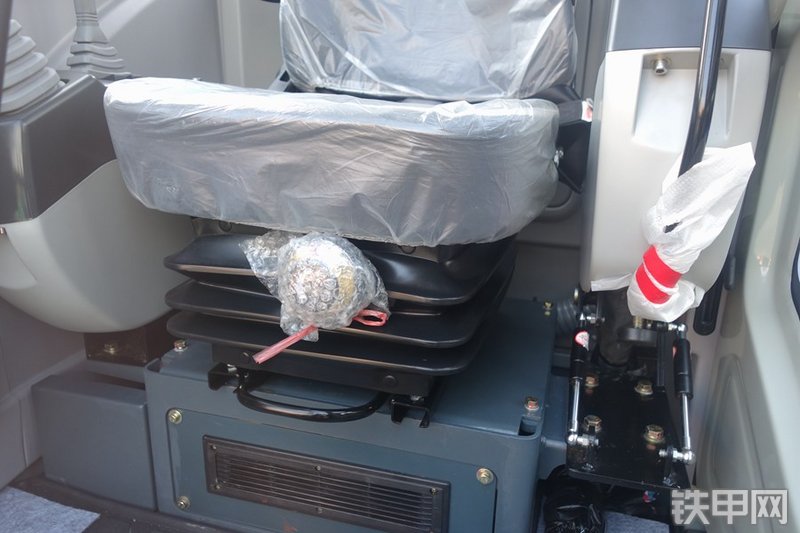 恒天九五JV75C挖掘机局部