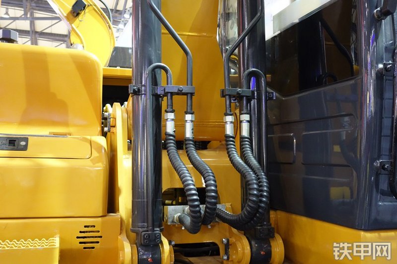 恒特重工HTL130挖掘机局部