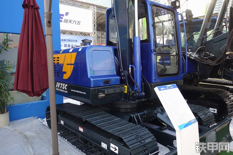 恒天九五JV75C挖掘机整机外观