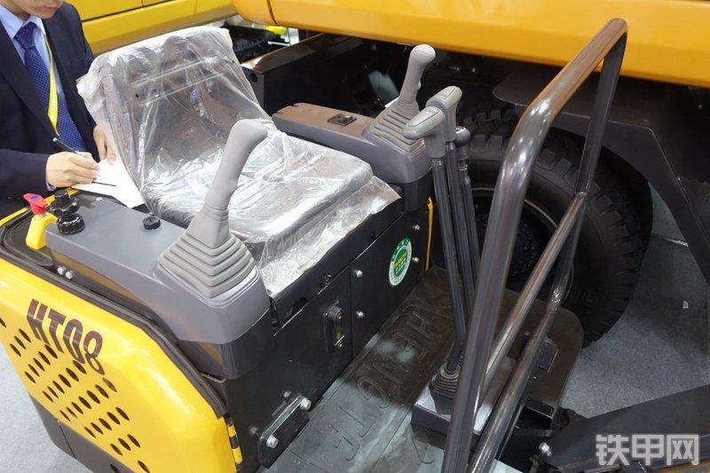 恒特重工HT08挖掘机局部