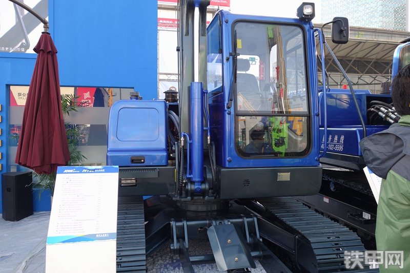 恒天九五JV75C挖掘机整机外观