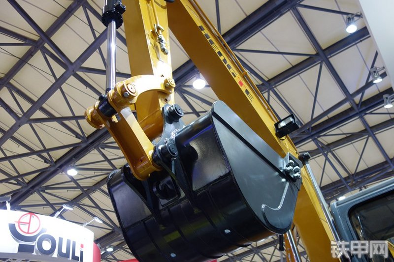 恒特重工HTL130挖掘机局部