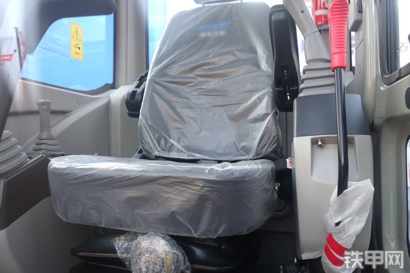 恒天九五JV75C挖掘机局部