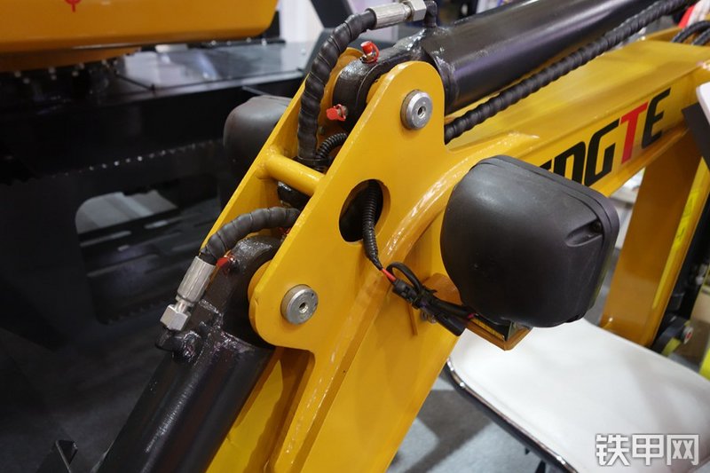 恒特重工HT08挖掘机局部