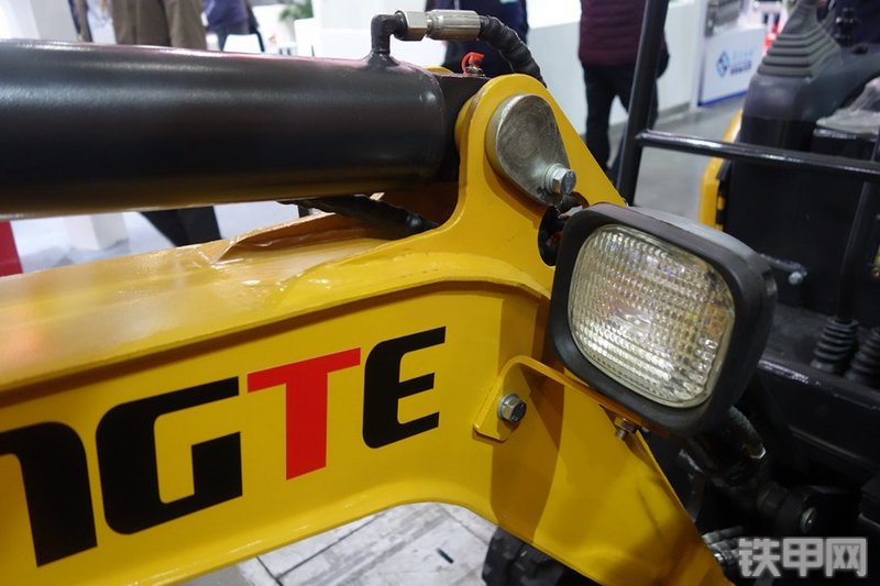 恒特重工HT08挖掘机局部