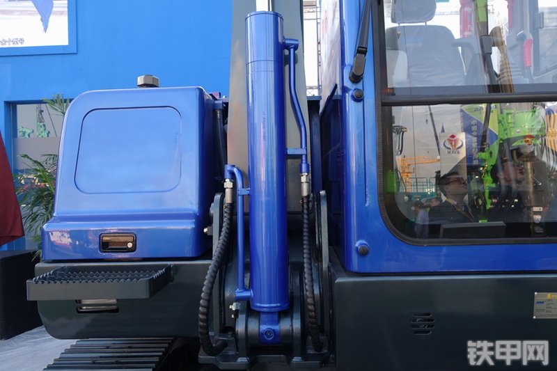 恒天九五JV75C挖掘机局部