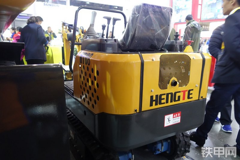 恒特重工HT08挖掘机整机外观