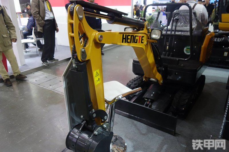 恒特重工HT08挖掘机整机外观