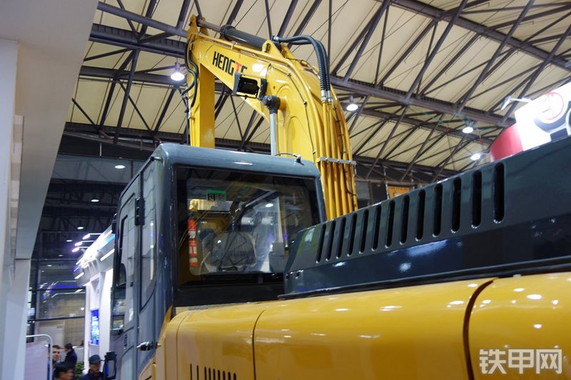 恒特重工HTL130挖掘机局部