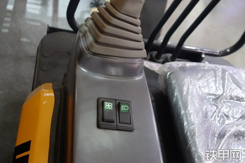 恒特重工HT08挖掘机局部