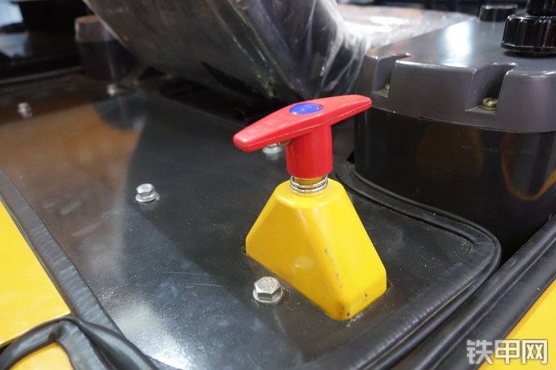 恒特重工HT08挖掘机局部