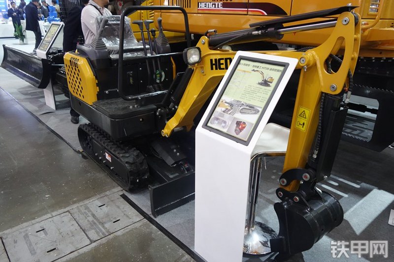 恒特重工HT08挖掘机整机外观