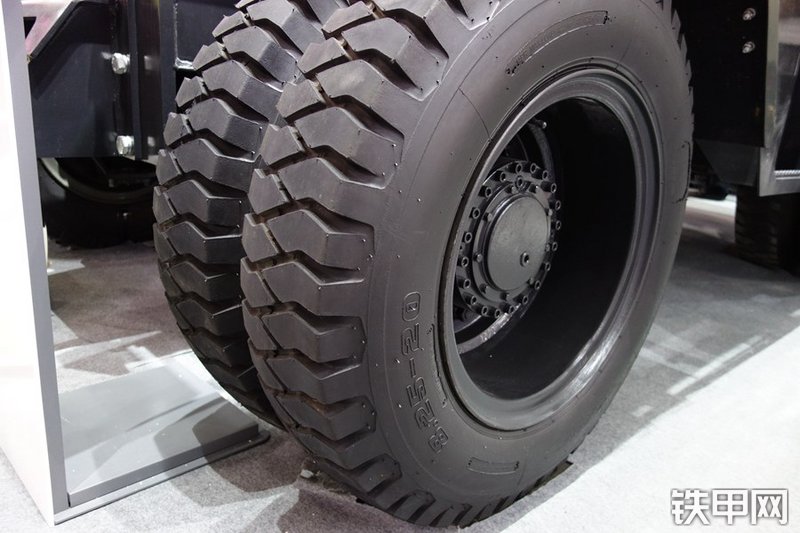 恒特重工HTL130挖掘机局部