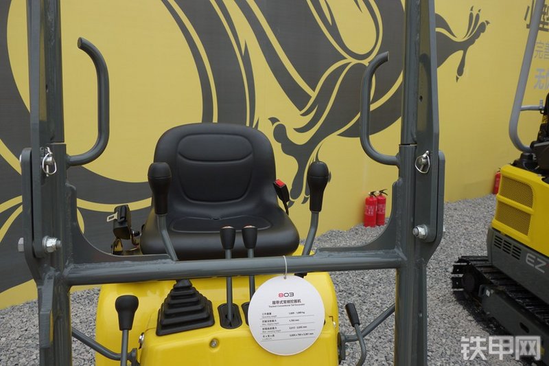 威克诺森803挖掘机局部