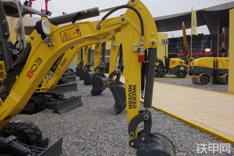 威克诺森803挖掘机局部