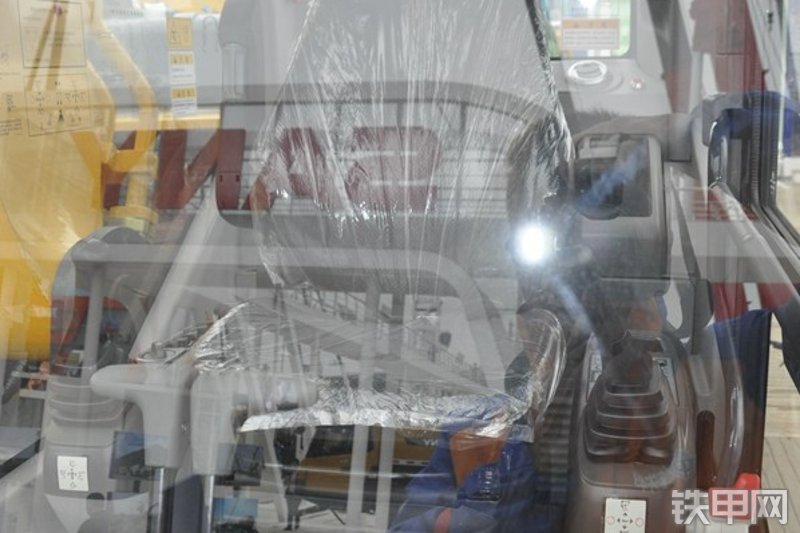 国机重工GE380H挖掘机局部