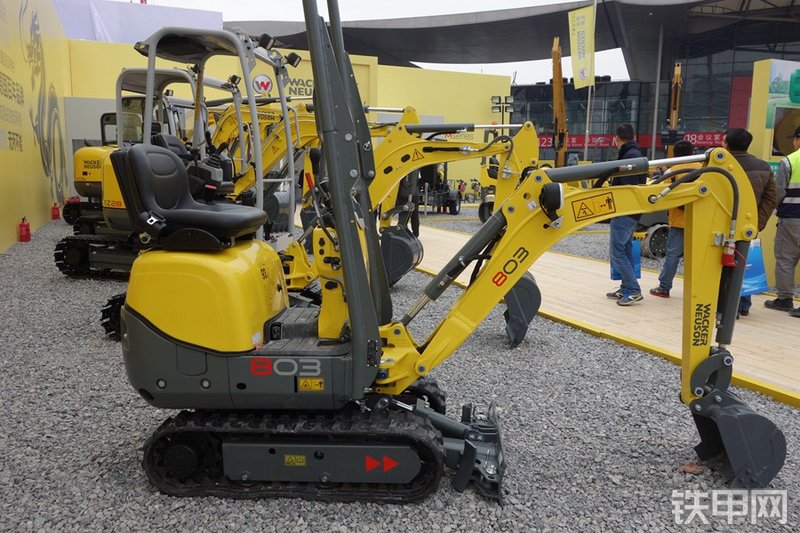 威克诺森803挖掘机局部