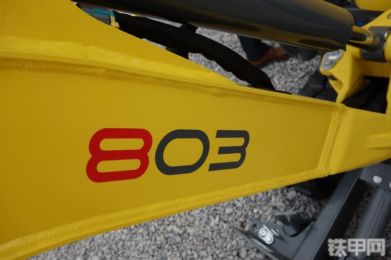 威克诺森803挖掘机局部