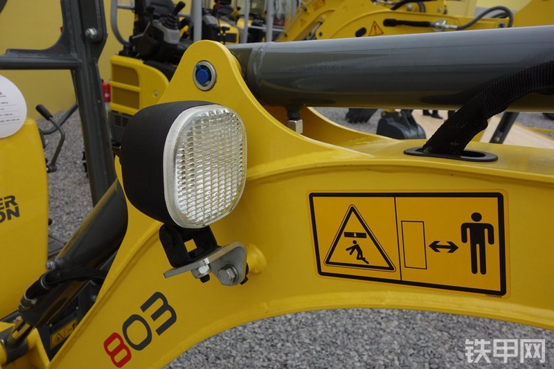 威克诺森803挖掘机局部