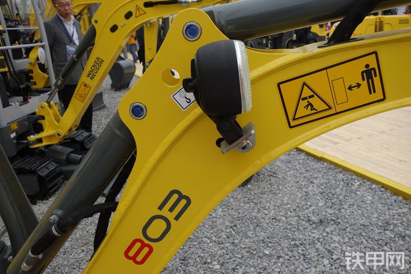 威克诺森803挖掘机局部