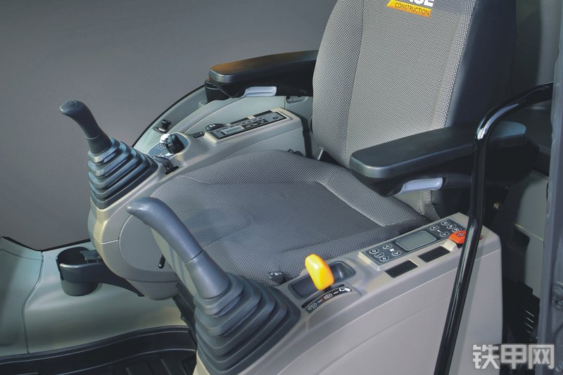 凯斯CX180C挖掘机局部