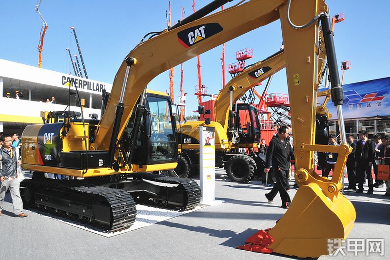 卡特彼勒CAT®313D2 L 小型液压挖掘机整机外观