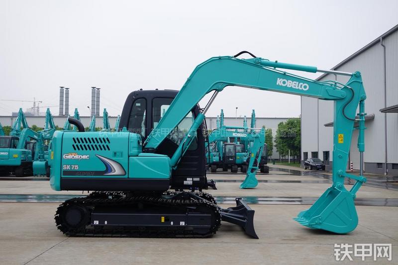神钢SK75-8挖掘机整机外观
