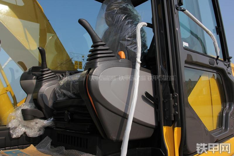 住友SH210-5挖掘机局部