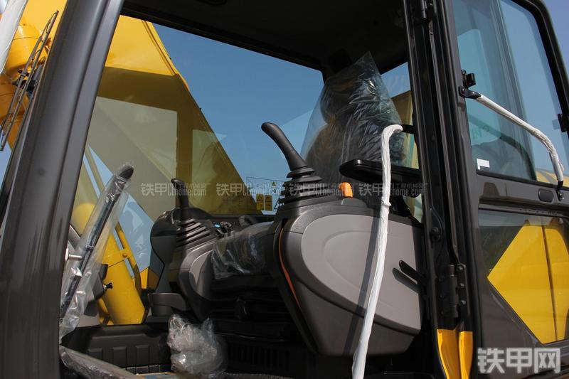 住友SH210-5挖掘机局部