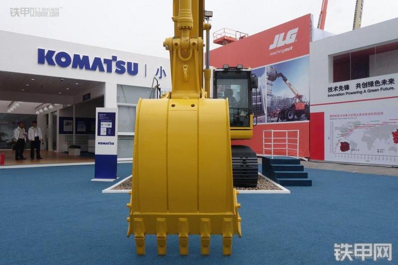 小松HB205-1M0挖掘机整机外观