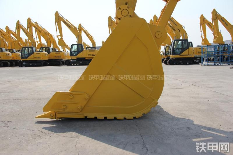 住友SH210-5挖掘机局部