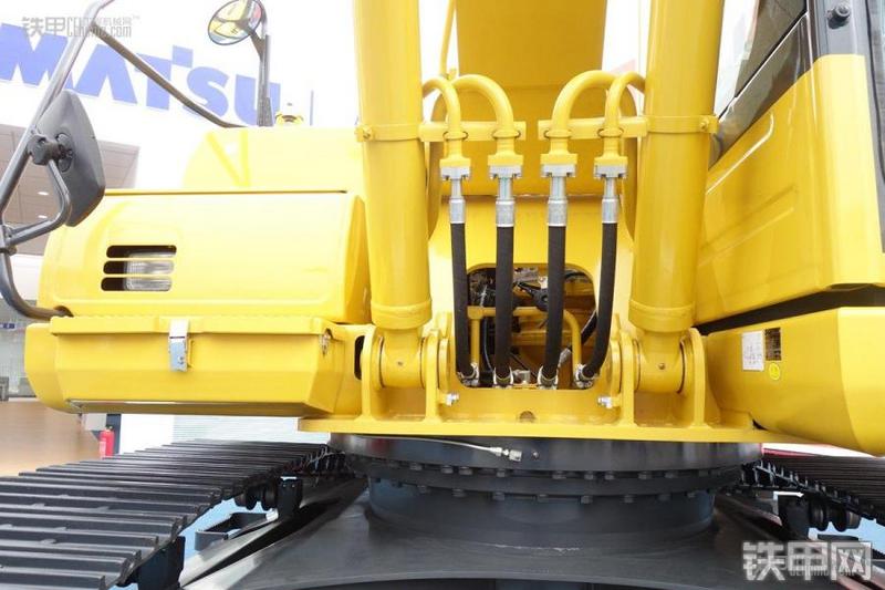 小松HB205-1M0挖掘机局部