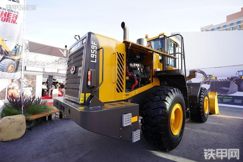 山东临工L959F装载机整机外观