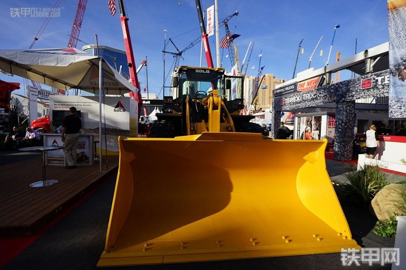 山东临工L959F装载机整机外观