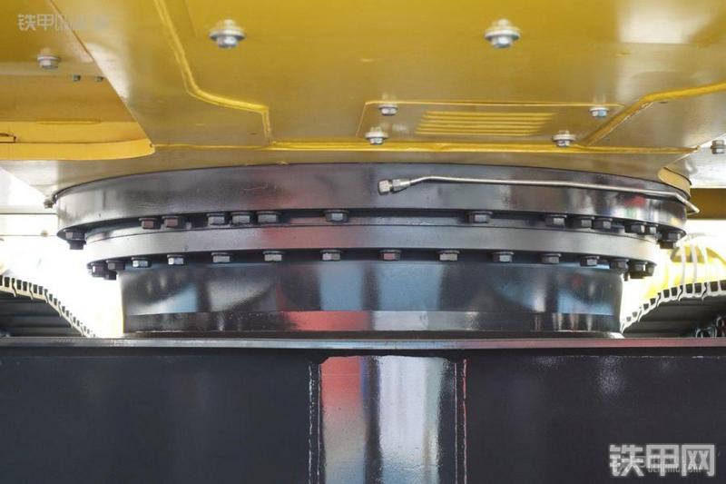 小松HB205-1M0挖掘机局部