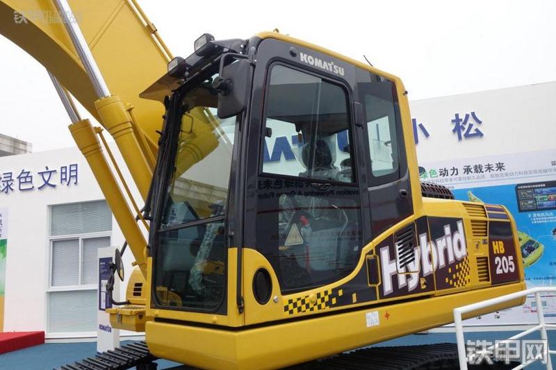 小松HB205-1M0挖掘机局部