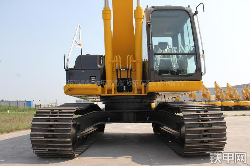 住友SH210-5挖掘机局部