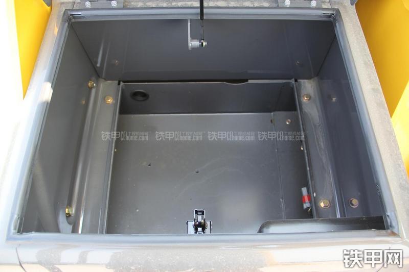 住友SH210-5挖掘机局部