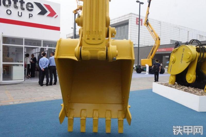 小松HB205-1M0挖掘机局部