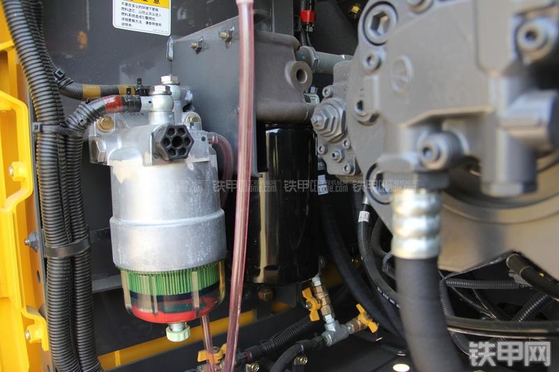 住友SH210-5挖掘机局部