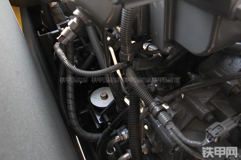 住友SH210-5挖掘机局部