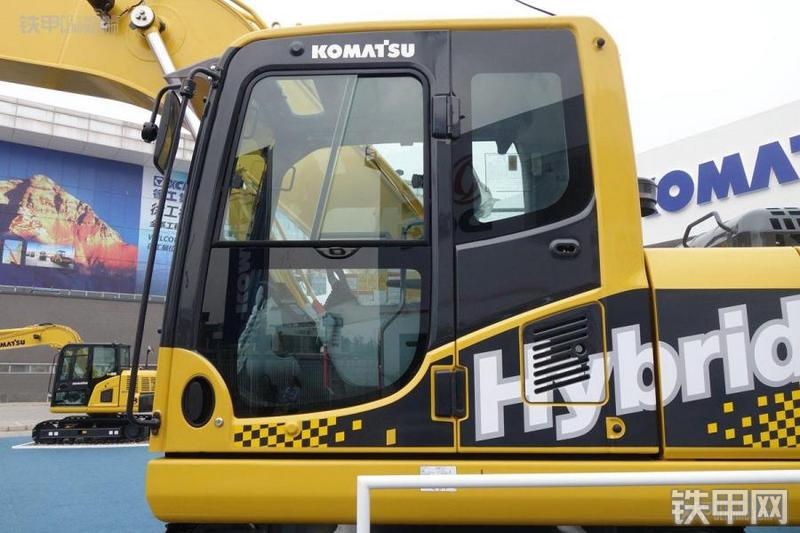 小松HB205-1M0挖掘机局部