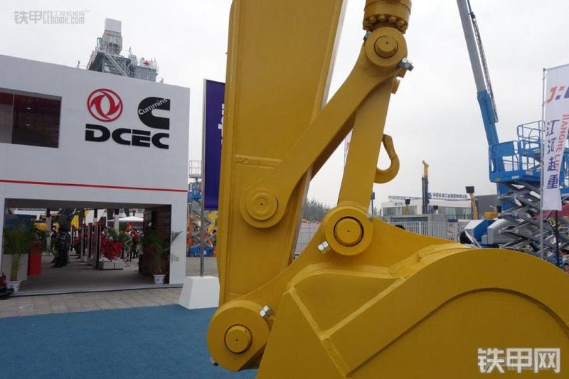 小松HB205-1M0挖掘机局部